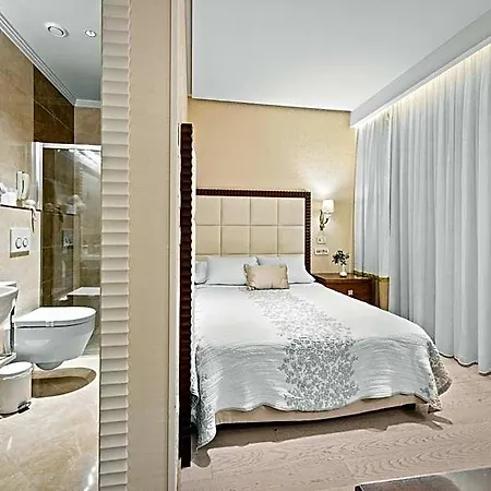 Boutique Oasi 5* 풀라